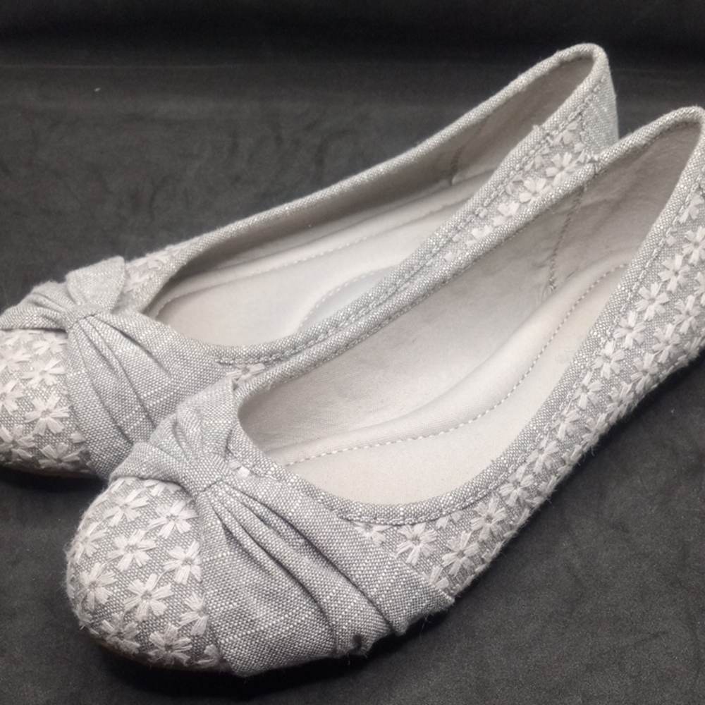Soda Gray Ballet Flats with Elegant Knot Design And Tiny Flowers